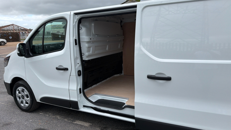 Renault Trafic Swb Diesel SL30 Blue dCi 130 Advance [Safety] Van